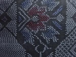 アンティーク　幾何学に花模様織り出し本場泥大島紬着物